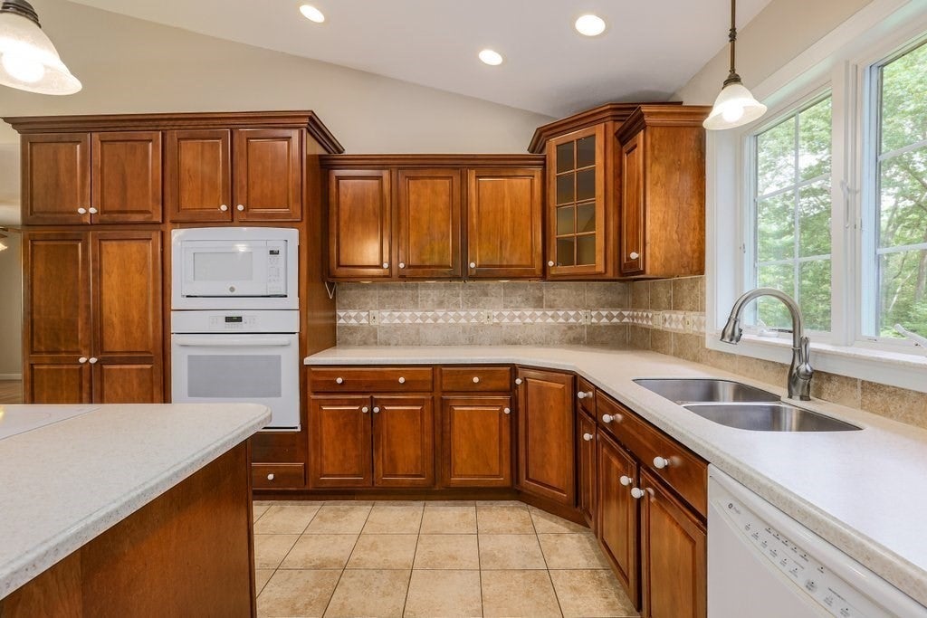 23 Sherwood Dr, Spencer, MA Photo #18