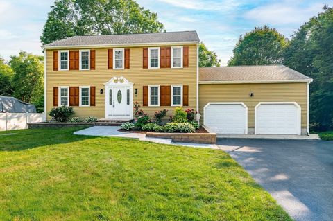 13 Laura Ln Norton MA 02766