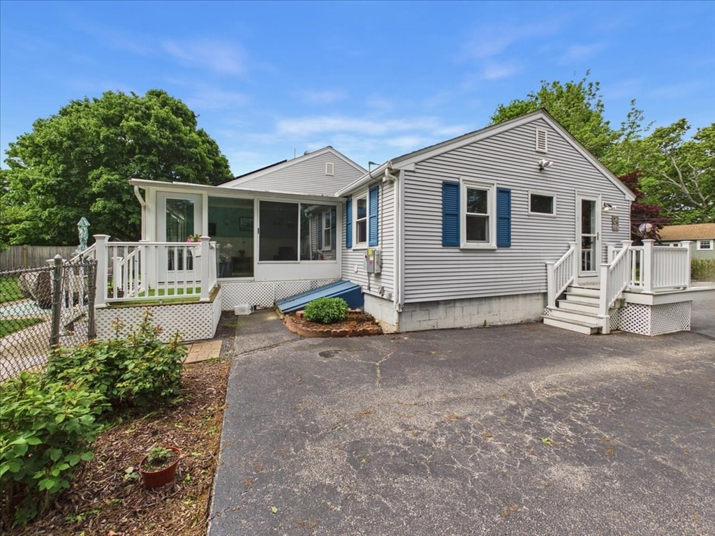 13 Thrush Ave