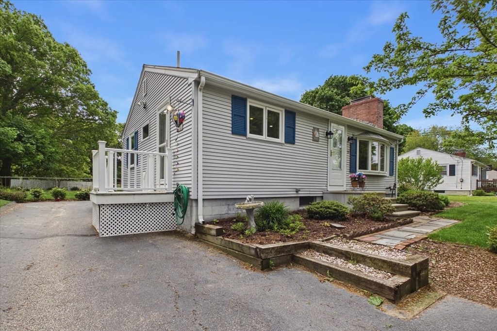 13 Thrush Ave