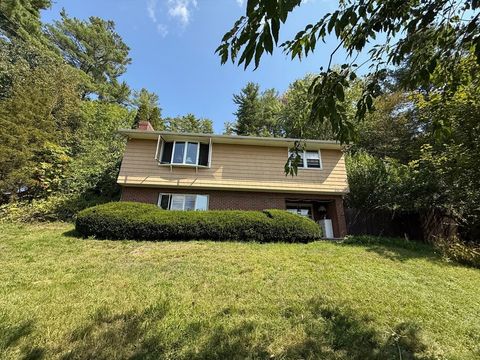 446 Mammoth Road Pelham NH 03076
