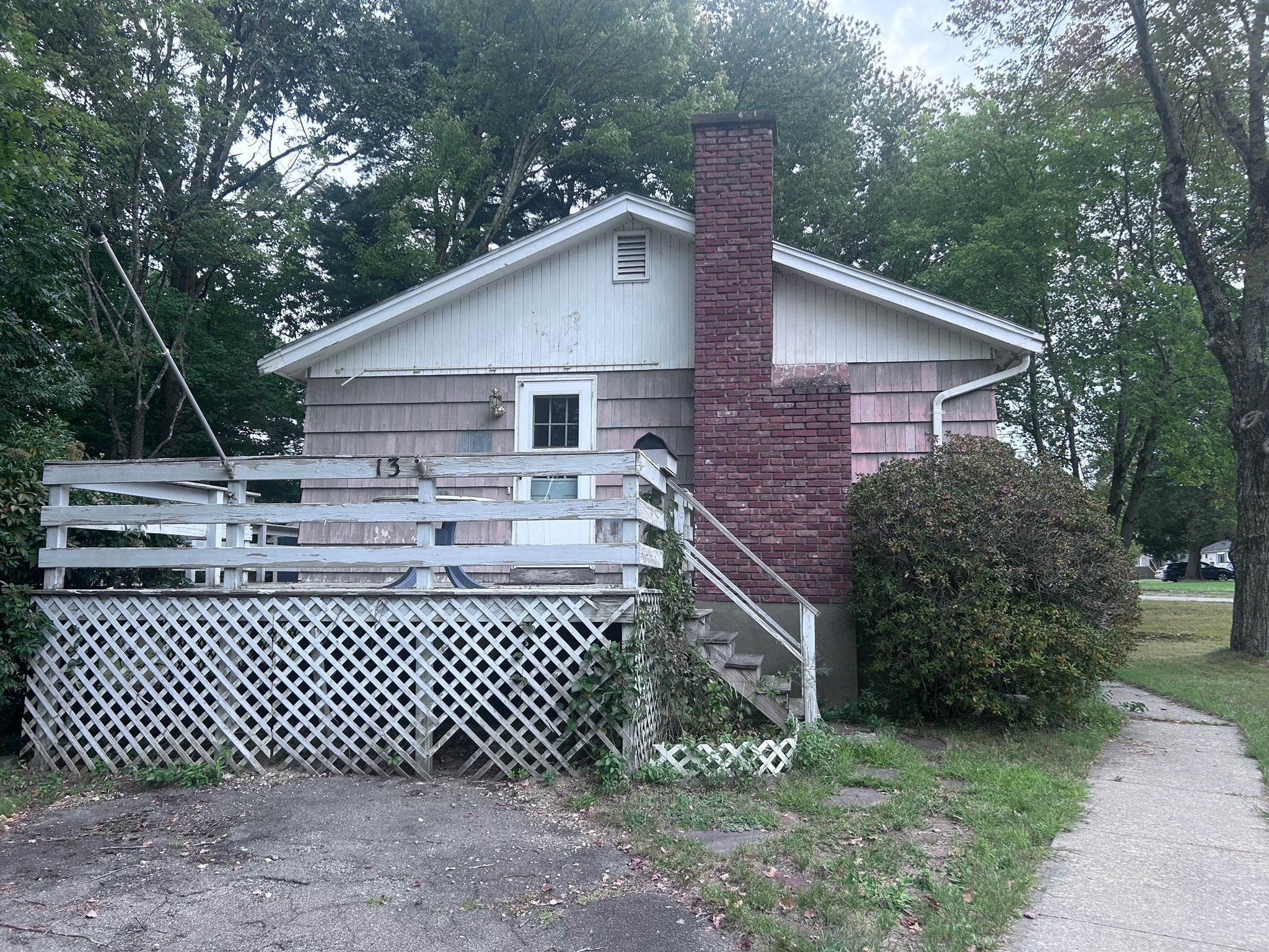 13 Lee Cir