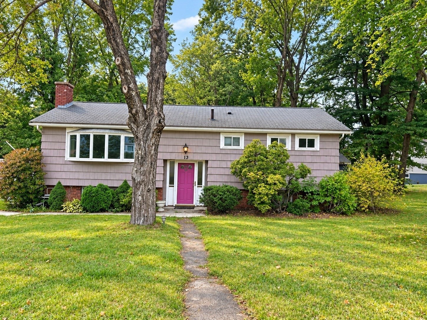 13 Lee Cir, Hudson, MA Photo #1