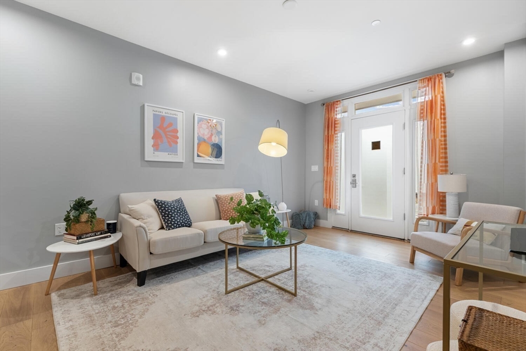 60 Cross St, East 103