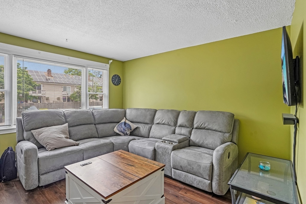 20 Douglas Dr 20