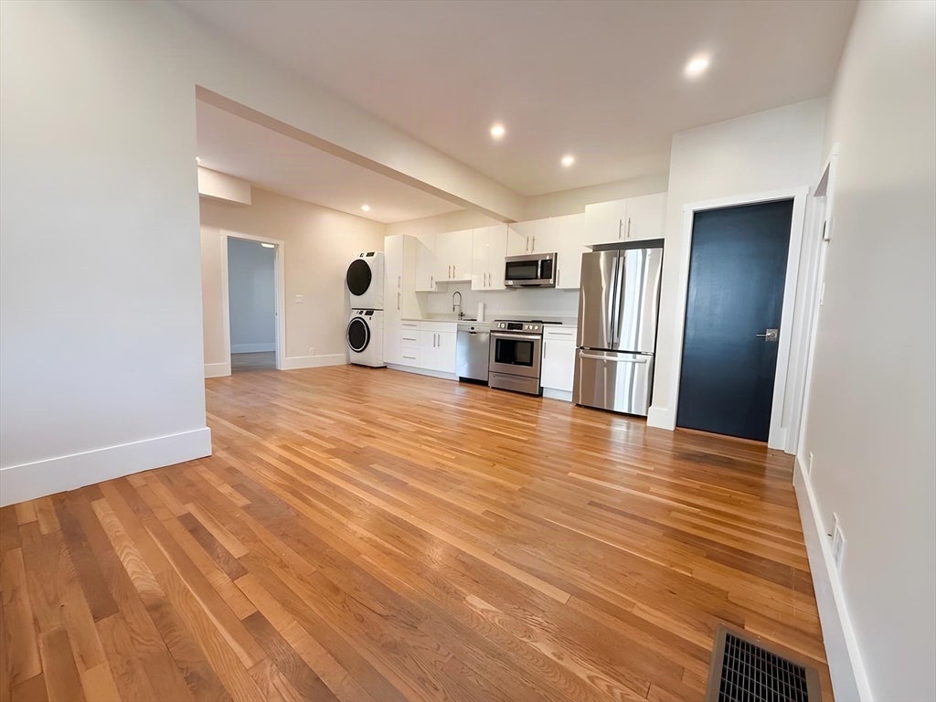 289 Walnut St #1, Stoughton, MA Photo #4