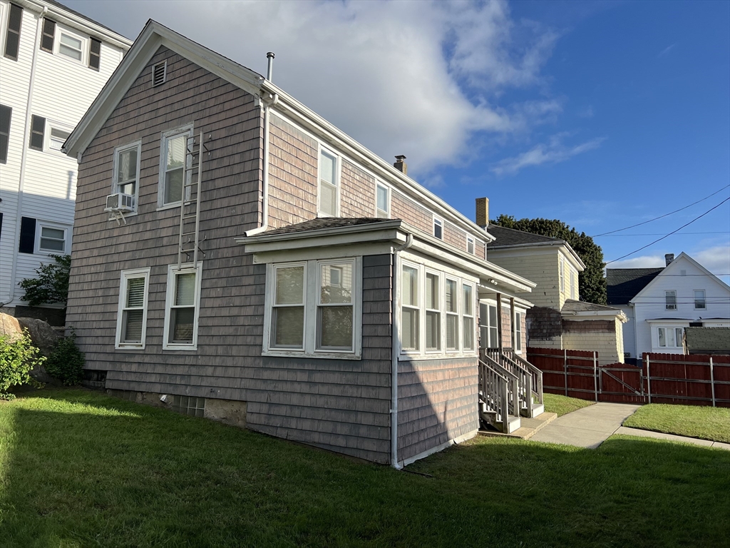Fall River, Massachusetts 02724, United States, 4 Bedrooms Bedrooms, ,3 BathroomsBathrooms,Residential,Active,235233