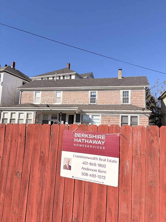 Fall River, Massachusetts 02724, United States, 4 Bedrooms Bedrooms, ,3 BathroomsBathrooms,Residential,Active,235233