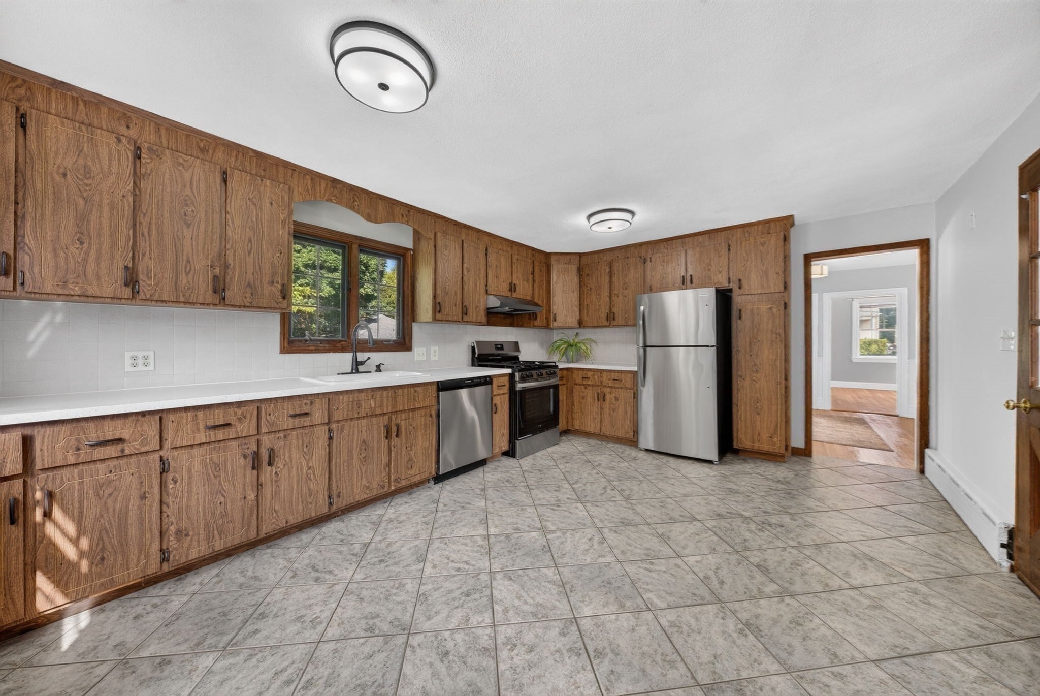 49 Greenhood St