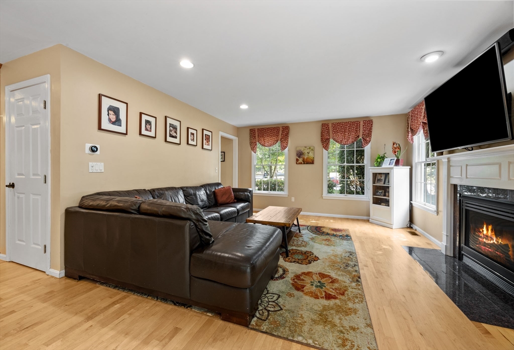 9 Appletree Ln