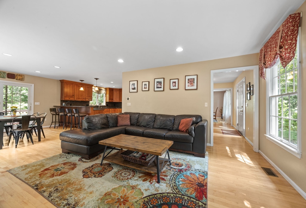 9 Appletree Ln