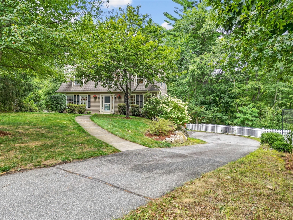 9 Appletree Ln