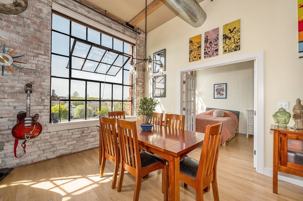 491 Dutton St 411