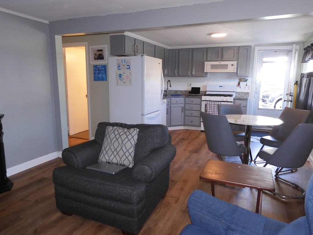346 University Ave
