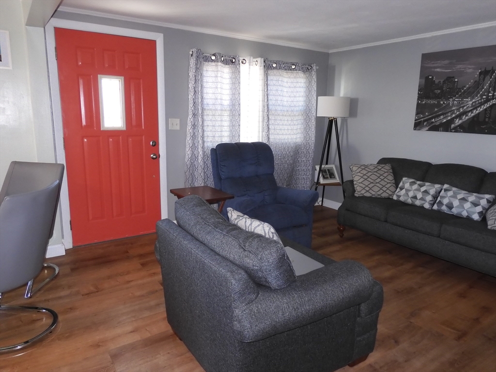346 University Ave