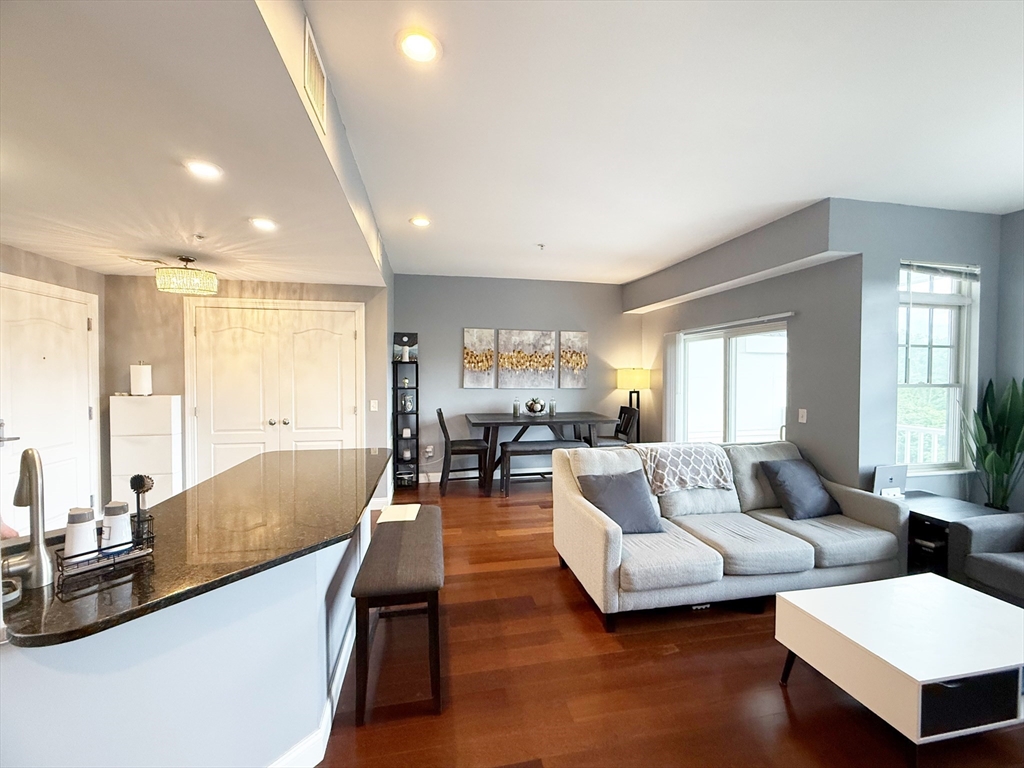 614 Pond St 2406