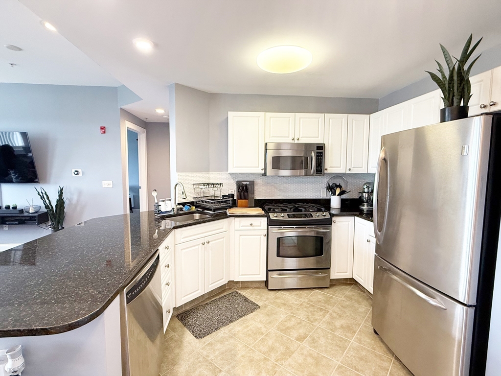 614 Pond St 2406