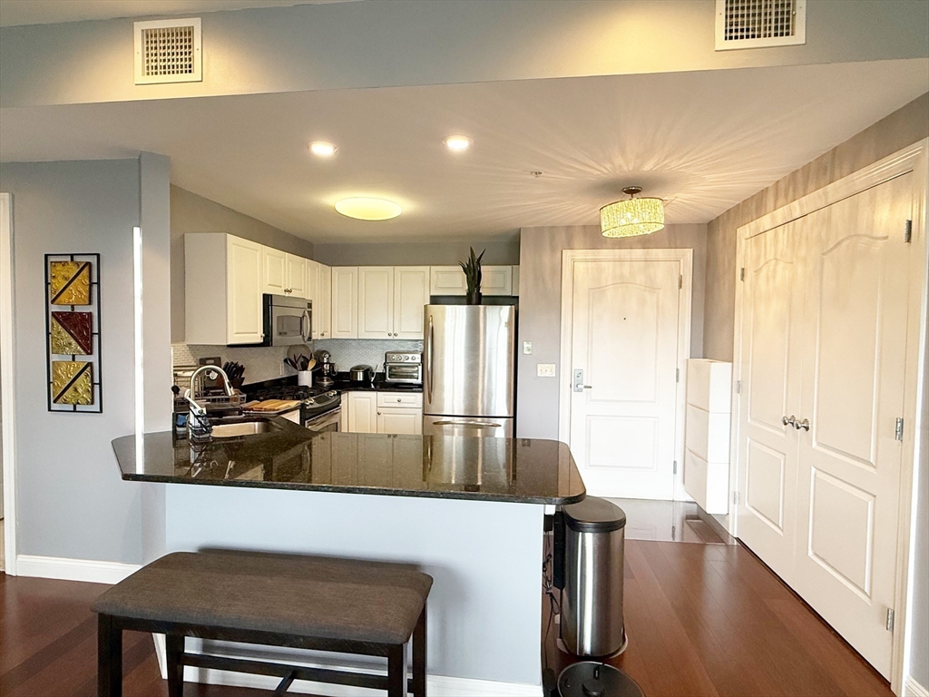 614 Pond St 2406