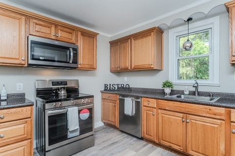 2045 Calkins Rd Palmer MA 01069