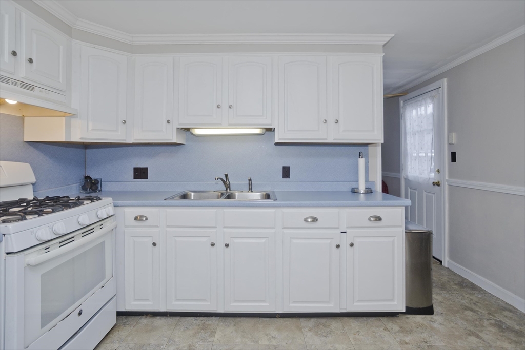 93 Grochmal Avenue 12