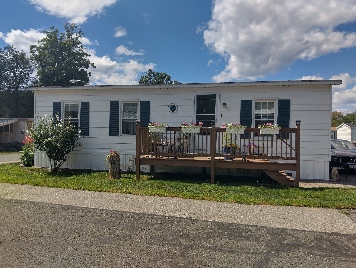 93 Grochmal Avenue 12