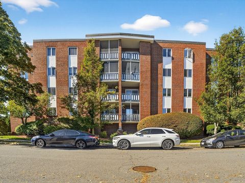 Photo of 33 Lodgen Ct #4G, Malden, MA 02148 (MLS # 73440682)