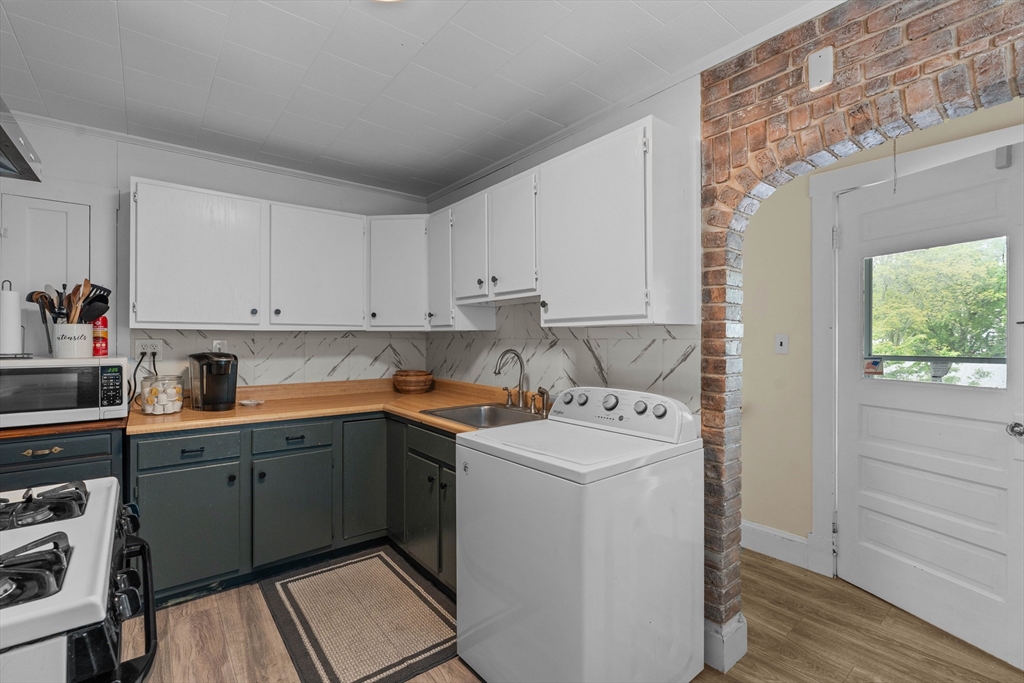 96-98 Woodside Ave