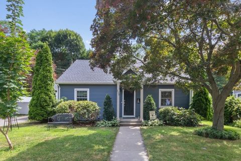 113 Farnum Rd Waltham MA 02453