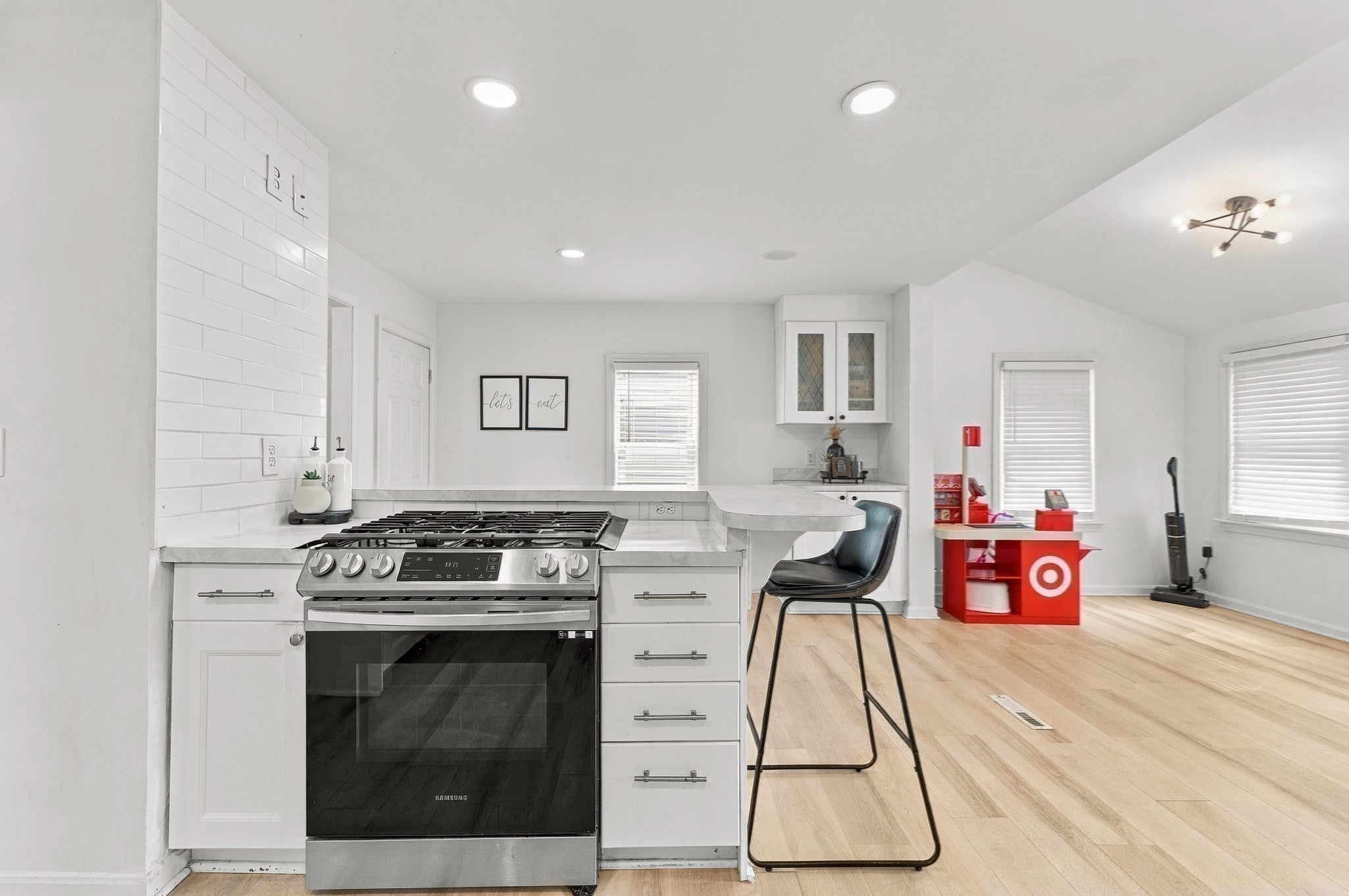 861 Pleasant St, Attleboro, MA, 861 Pleasant St, Attleboro, MA Photo #6