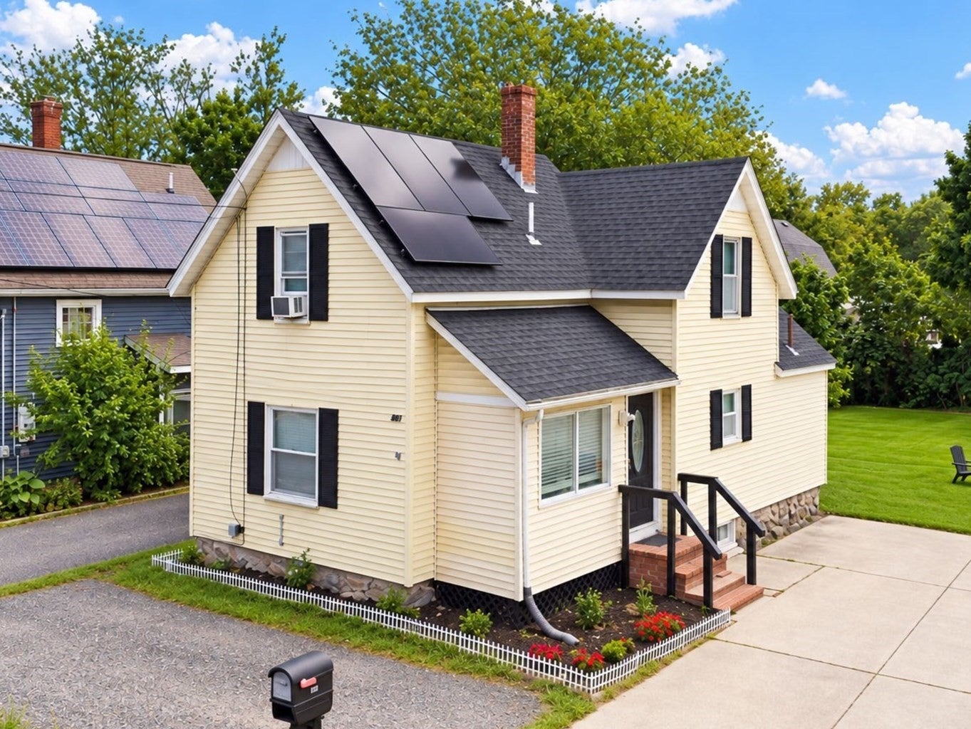 Photo of 861 Pleasant St, Attleboro, MA