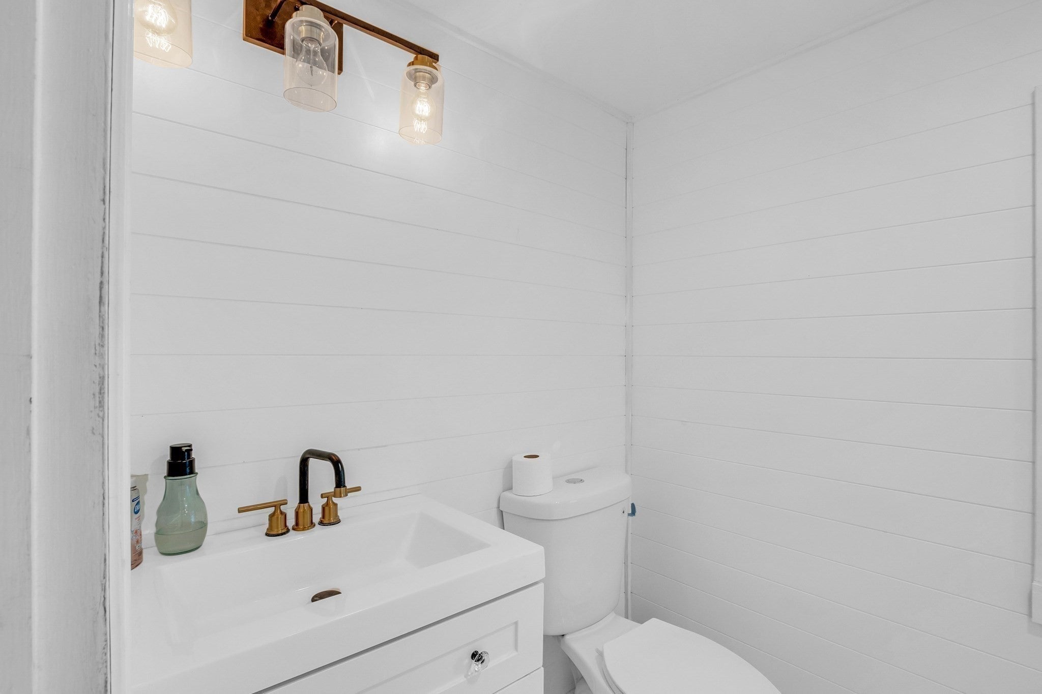 20 Pleasant St, Lunenburg, MA, 20 Pleasant St, Lunenburg, MA Photo #19