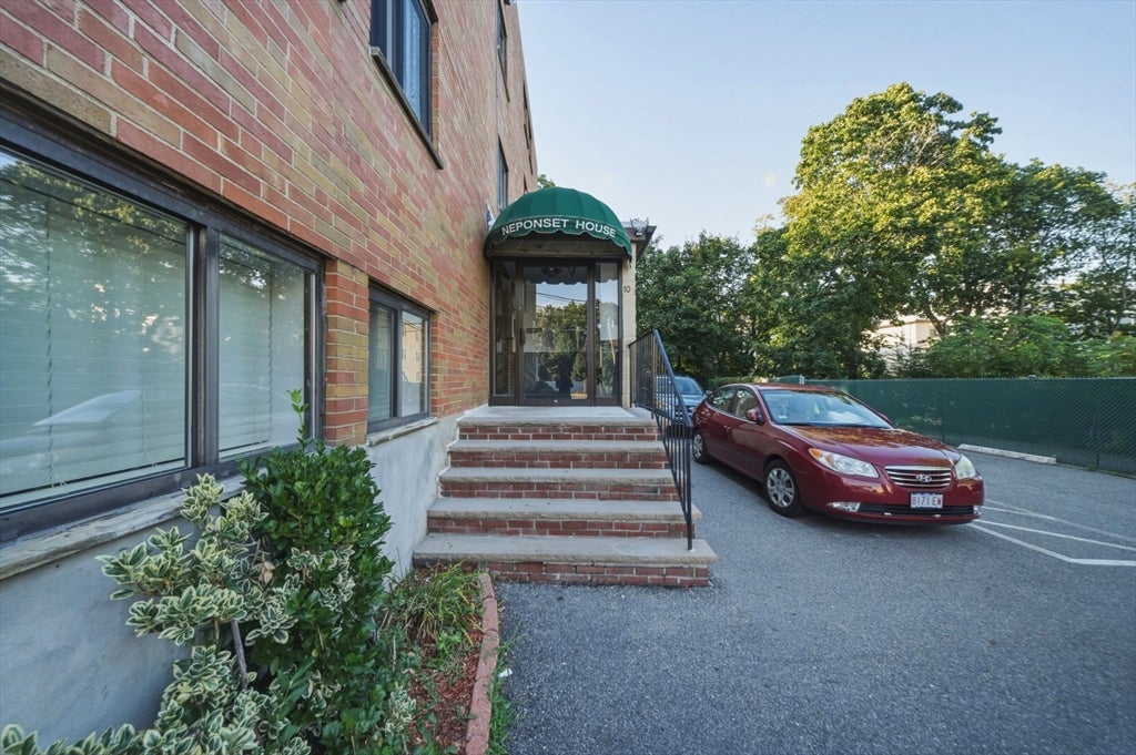 10 Coffey St #25, Boston, MA, 10 Coffey St #25, Boston, MA Photo #3