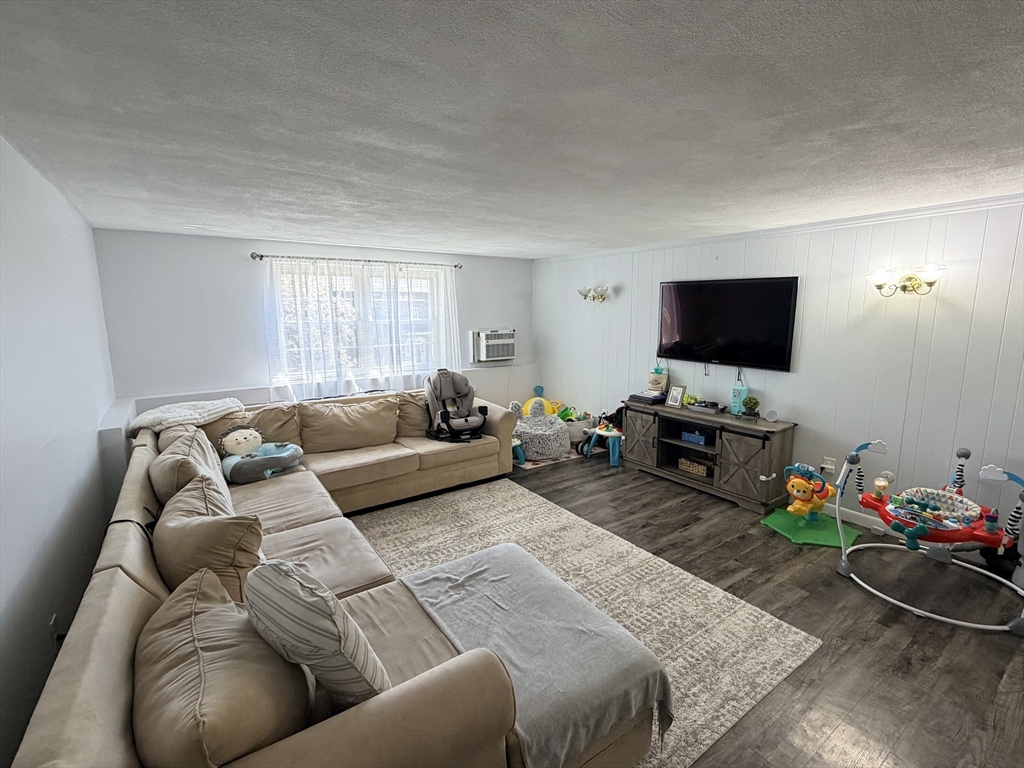 261 Boston Post Rd E Rd #3, Marlborough, MA, 261 Boston Post Rd E Rd #3, Marlborough, MA Photo #3