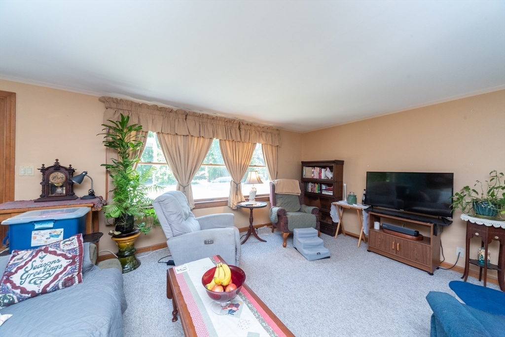 10 Amherst Ave