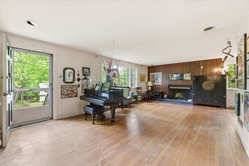99 Brook Rd