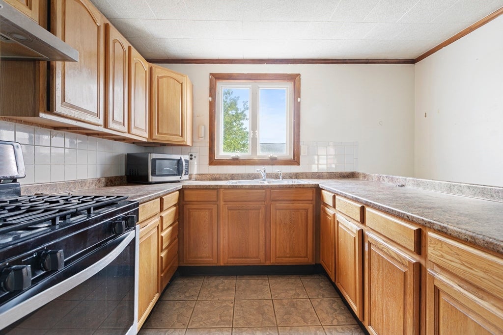 24 Belleville Rd, New Bedford, MA, 24 Belleville Rd, New Bedford, MA Photo #10