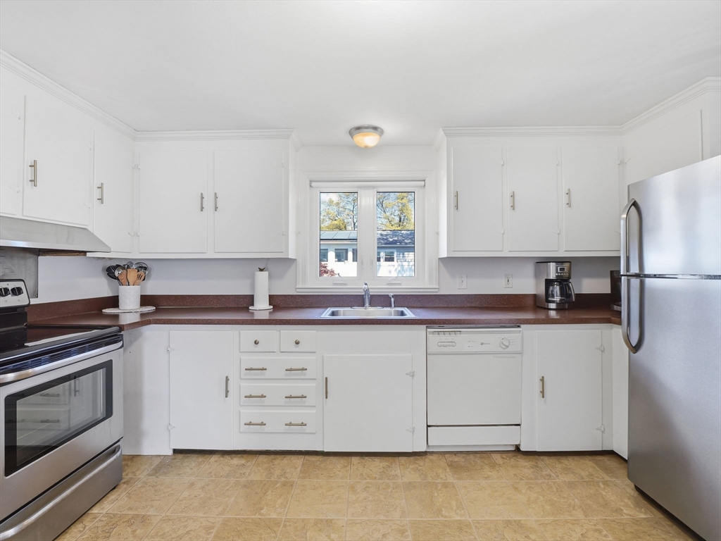 14 Delwood Rd, Chelmsford, MA Photo #11