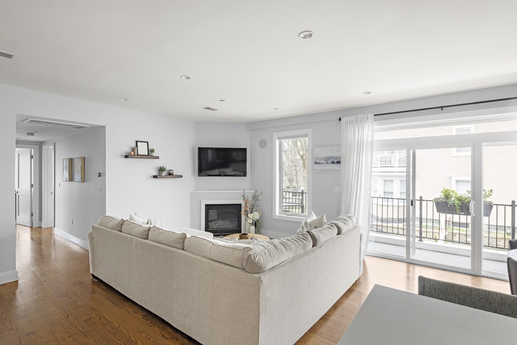 6 Ashland St 2
