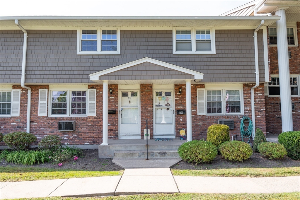 418 Meadow Street E10