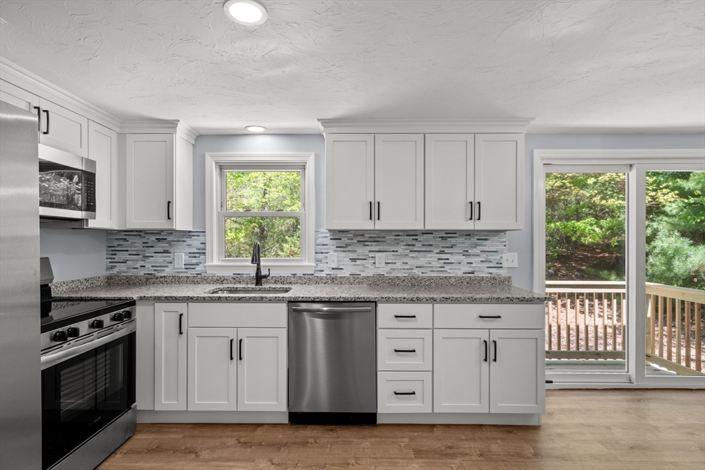 169 Hedges Pond Rd