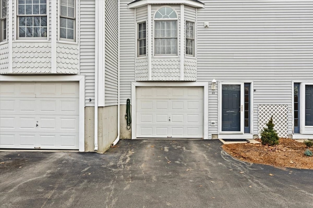 10 Waltham Dr 10