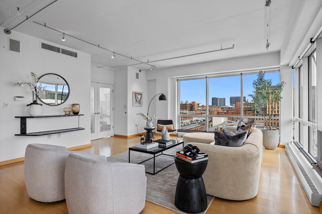 25 Channel Center St 1102