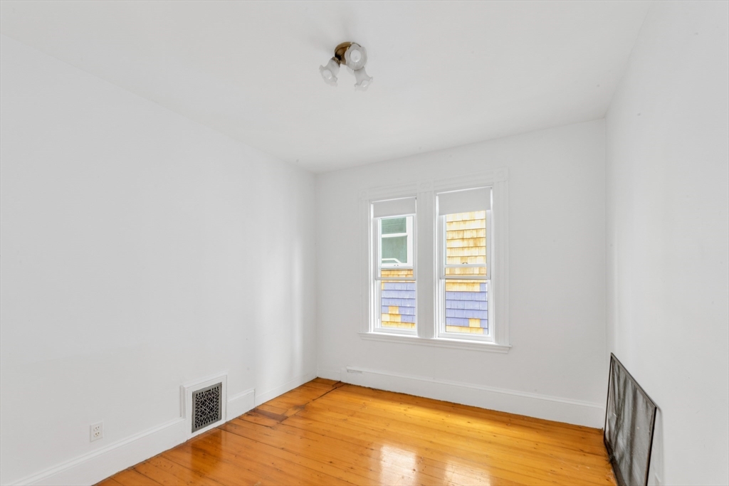 27-29 Ballard St