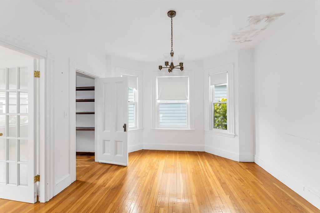 27-29 Ballard St