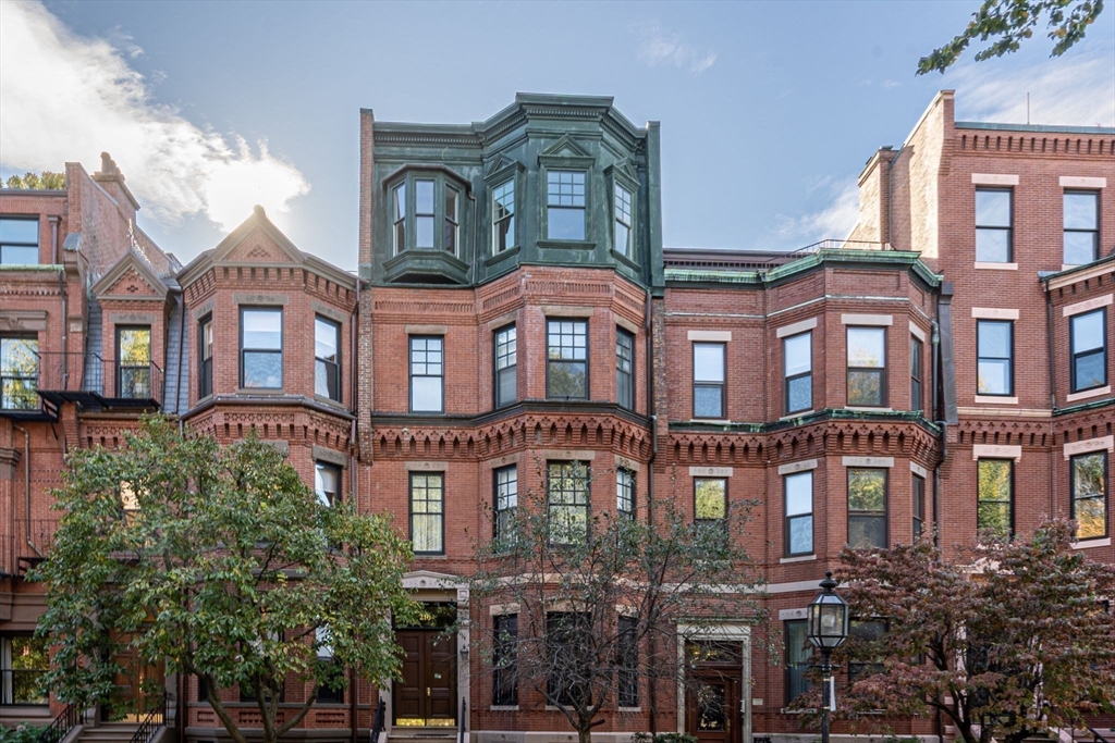 Click for 216 Commonwealth Ave UNIT 4, Boston, MA slideshow