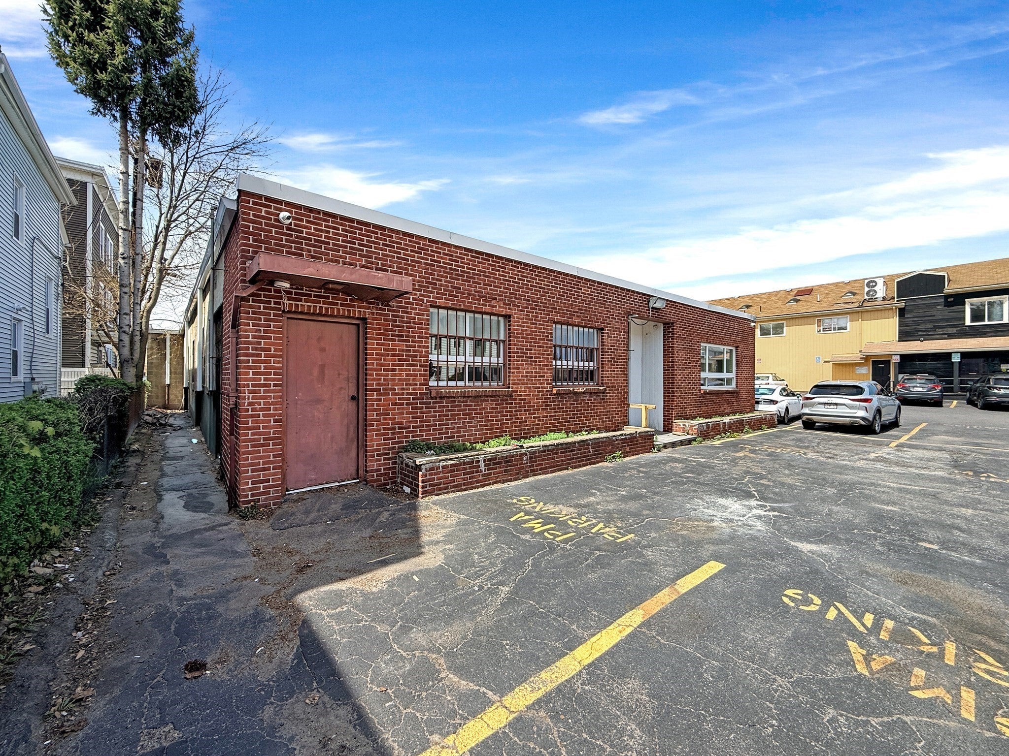 64 Dewey St