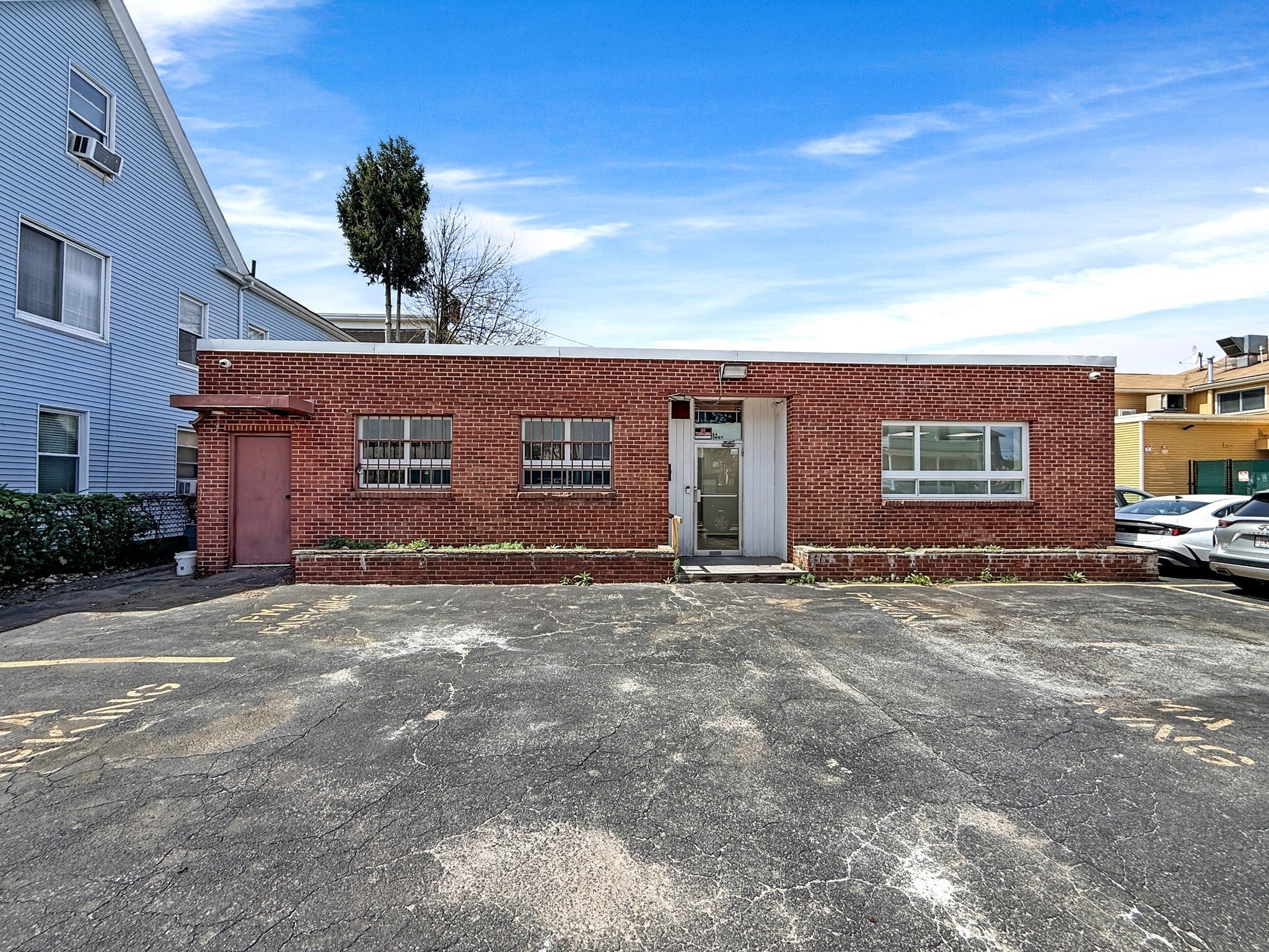 64 Dewey St