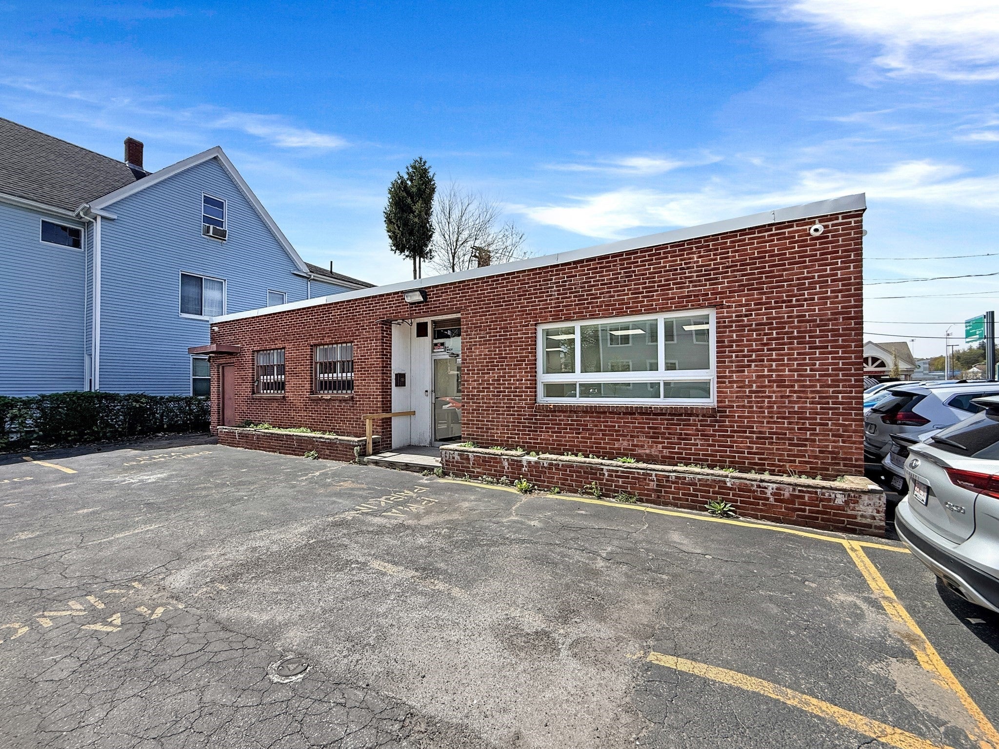 64 Dewey St