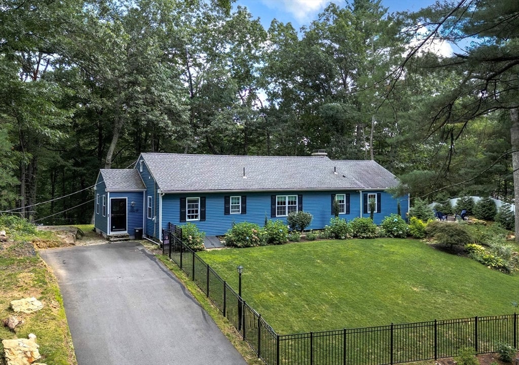 17 Gardner Ave, Sturbridge, MA Photo #1