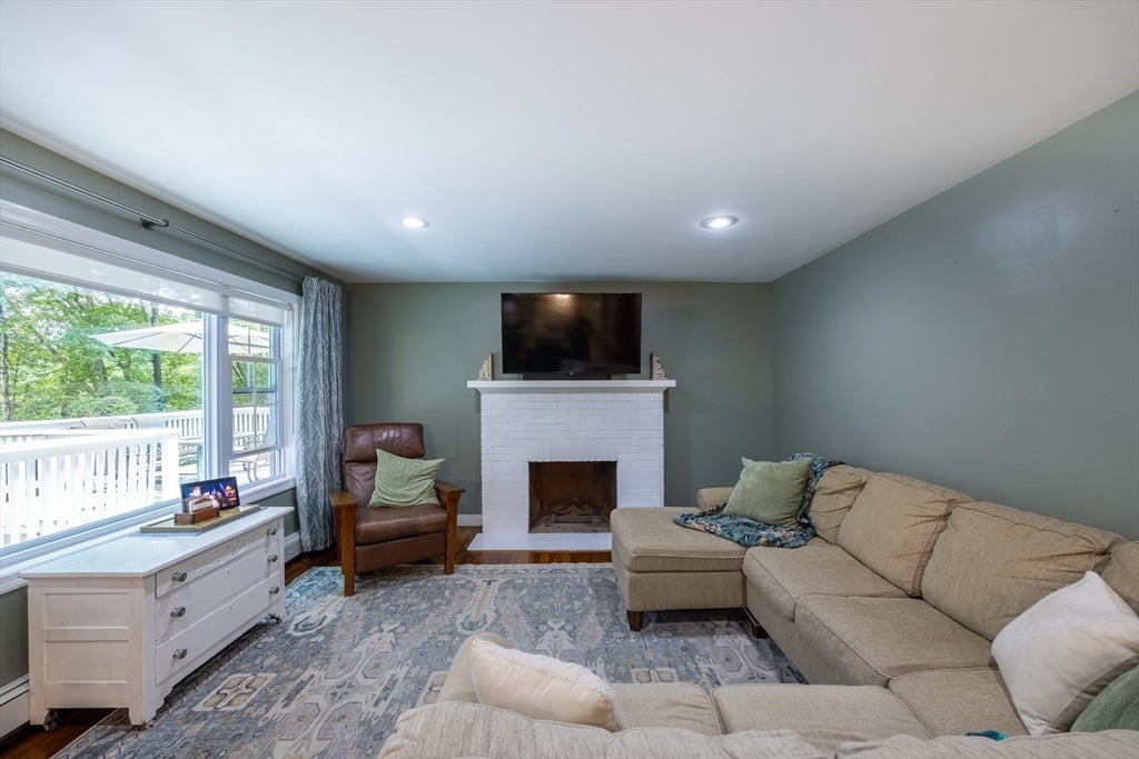 17 Gardner Ave, Sturbridge, MA Photo #5